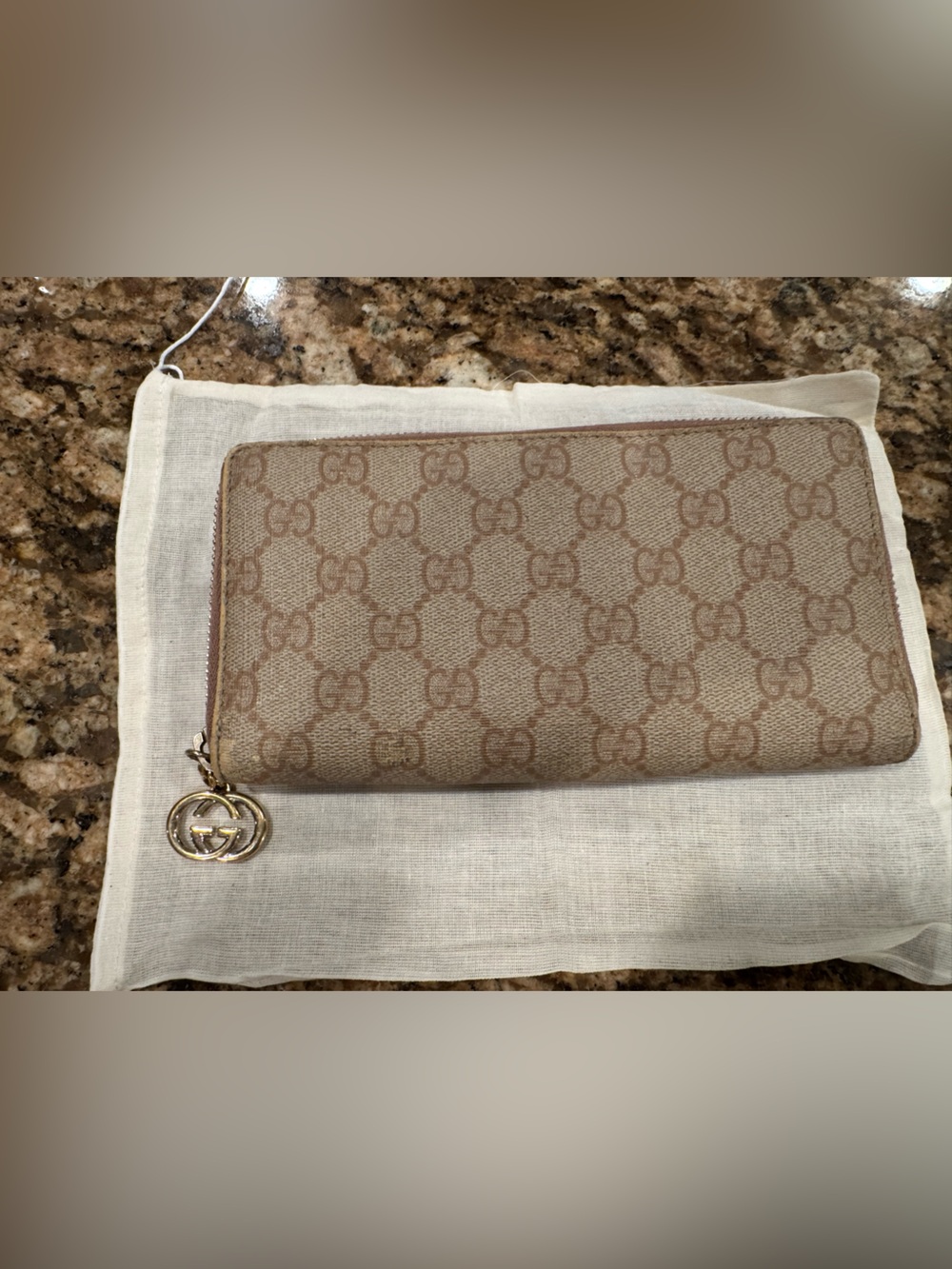 Authentic Gucci Brown Beige GG Supreme Zip-Around Wallet with Gold Charm - Picture 1 of 6